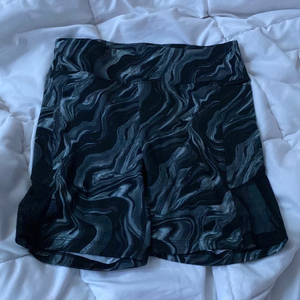 marble biker shorts